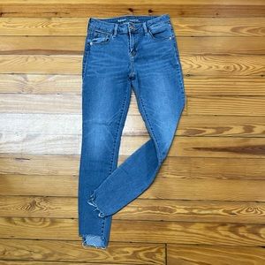 Old Navy Rockstar Mid-Rise Raw Hem Step Hem Jeans size 2 Light Wash